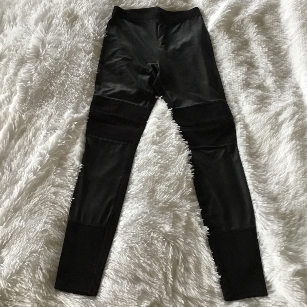 SALE!!! GUESS BLACK LEGGINGS